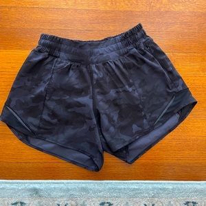 Lululemon Hotty Hot 4” Size 4 Low Rise Shorts